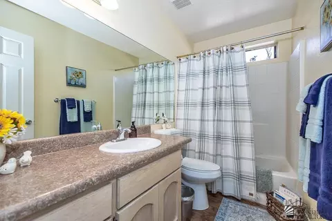 Bath - 12170 E Del Verde Dr, Yuma, AZ 85367 photo 1 of 3