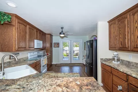 Kitchen - 12170 E Del Verde Dr, Yuma, AZ 85367 photo 2 of 3