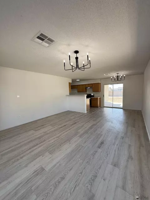 Living - 8913 E 38 Pl, Yuma, AZ 85365 photo 1 of 2