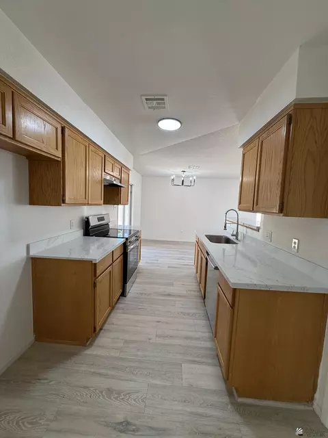 Kitchen - 8913 E 38 Pl, Yuma, AZ 85365 photo 1 of 3