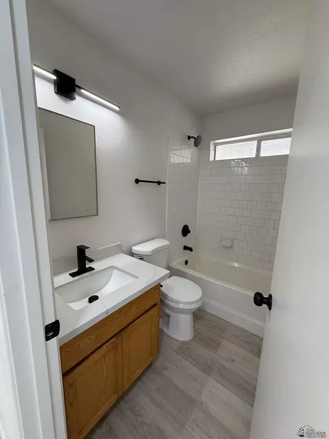 Bath - 8913 E 38 Pl, Yuma, AZ 85365 photo 1 of 4