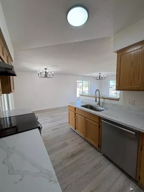 Kitchen - 8913 E 38 Pl, Yuma, AZ 85365 photo 3 of 3