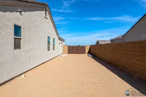 Exterior - 8407 E 34 Pl, Yuma, AZ 85365 photo 6 of 8