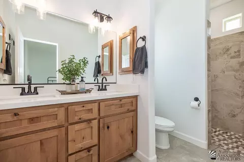 Bath - 8407 E 34 Pl, Yuma, AZ 85365 photo 1 of 3