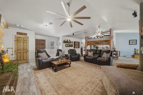 Living - 11486 E 27 Pl, Yuma, AZ 85367 photo 2 of 3