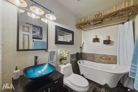 Bath - 11486 E 27 Pl, Yuma, AZ 85367 photo 2 of 4
