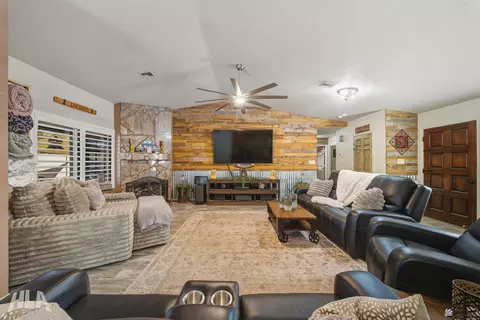 Living - 11486 E 27 Pl, Yuma, AZ 85367 photo 1 of 3