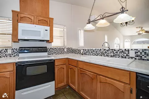 Kitchen - 13410 E 55 Ln, Yuma, AZ 85367 photo 3 of 3