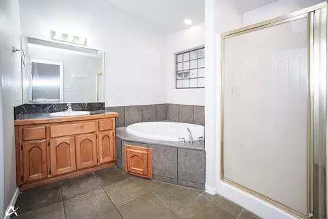 Bath - 13410 E 55 Ln, Yuma, AZ 85367 photo 2 of 3
