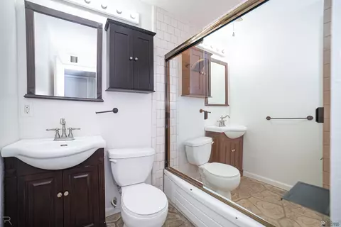 Bath - 1356 E 23 St, Yuma, AZ 85364 photo 3 of 4