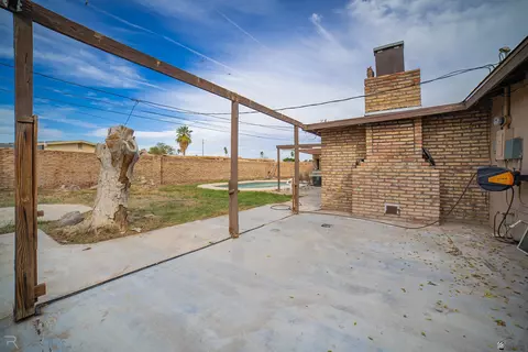 Exterior - 1356 E 23 St, Yuma, AZ 85364 photo 5 of 10