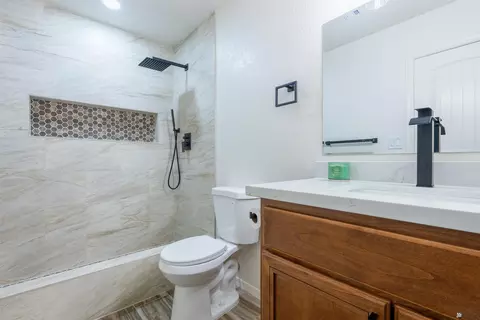 Bath - 11453 E 26 Ln, Yuma, AZ 85367 photo 1 of 3