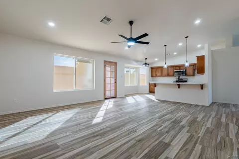 Living - 11453 E 26 Ln, Yuma, AZ 85367 photo 6 of 8