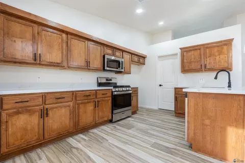 Kitchen - 11453 E 26 Ln, Yuma, AZ 85367 photo 2 of 3