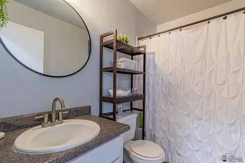 Bath - 8767 E 37 Ln, Yuma, AZ 85365 photo 1 of 3