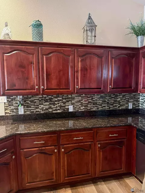 Kitchen - 14420 E 28 Ln, Yuma, AZ 85367 photo 5 of 6