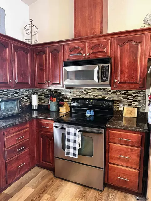 Kitchen - 14420 E 28 Ln, Yuma, AZ 85367 photo 3 of 6