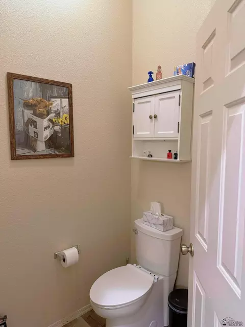 Bath - 14420 E 28 Ln, Yuma, AZ 85367 photo 3 of 4