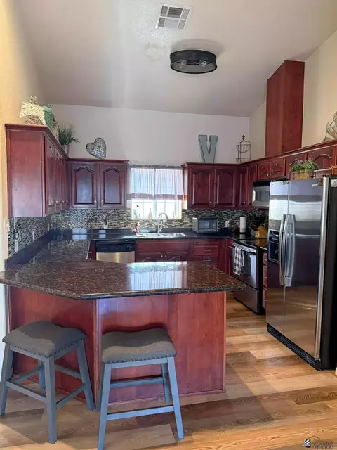 Kitchen - 14420 E 28 Ln, Yuma, AZ 85367 photo 6 of 6