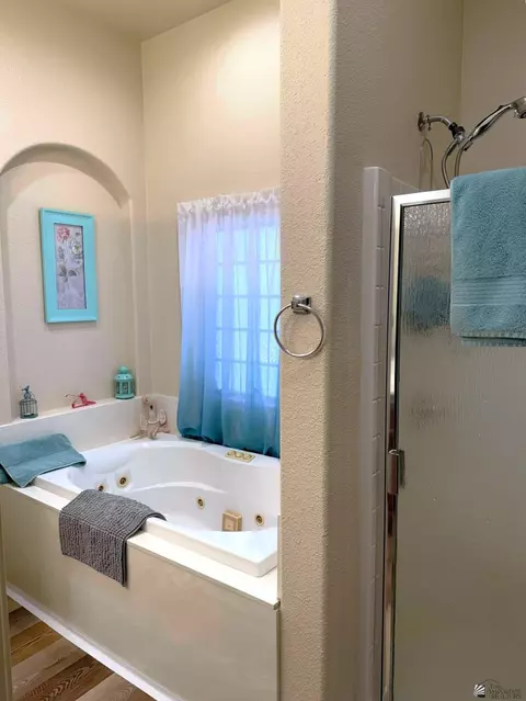 Bath - 14420 E 28 Ln, Yuma, AZ 85367 photo 2 of 4