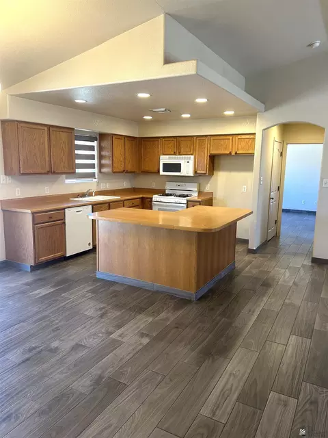 Kitchen - 7694 E 26 Pl, Yuma, AZ 85365 photo 1 of 2
