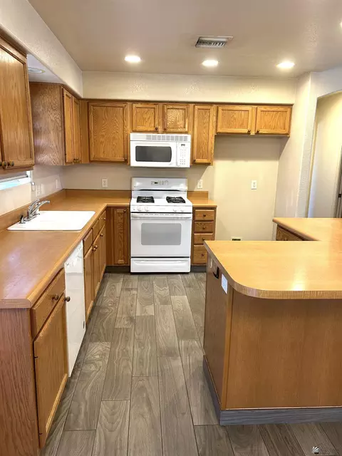 Kitchen - 7694 E 26 Pl, Yuma, AZ 85365 photo 2 of 2