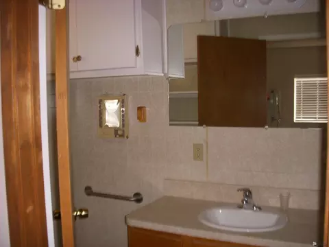Bath - 13351 E 50 Dr, Yuma, AZ 85367 photo 1 of 3