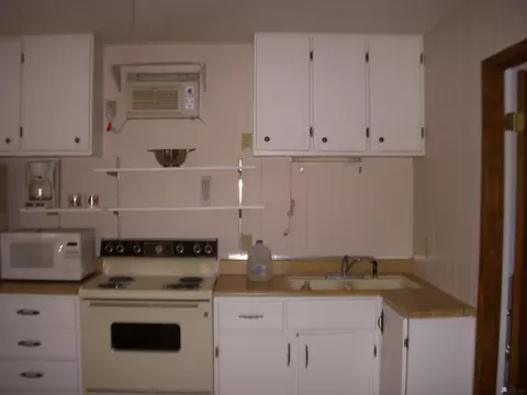Kitchen - 13351 E 50 Dr, Yuma, AZ 85367 photo 2 of 2