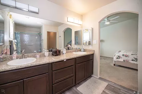 Bath - 7761 E 41 Rd, Yuma, AZ 85365 photo 2 of 4