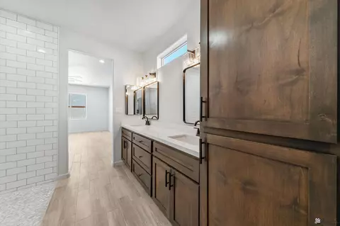 Bath - 10570 E 46 Pl, Yuma, AZ 85367 photo 2 of 5
