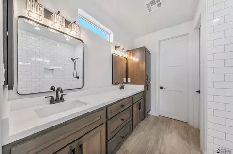 Bath - 10570 E 46 Pl, Yuma, AZ 85367 photo 5 of 5