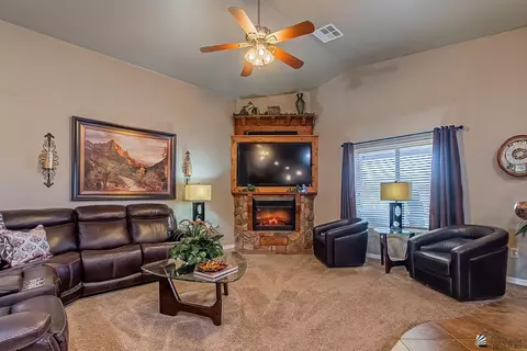 Living - 14814 E 49 St, Yuma, AZ 85367 photo 2 of 2