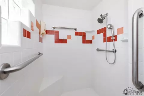 Bath - 13902 E 53 Dr, Yuma, AZ 85367 photo 2 of 3