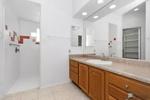 Bath - 13902 E 53 Dr, Yuma, AZ 85367 photo 1 of 3
