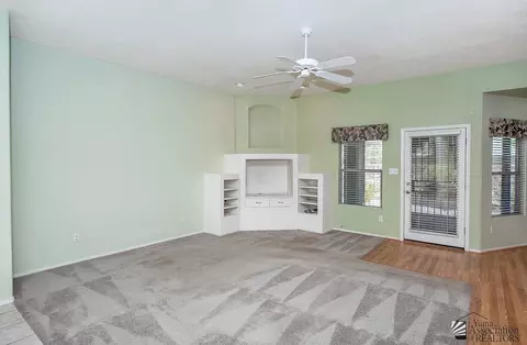 Living - 13902 E 53 Dr, Yuma, AZ 85367 photo 2 of 3