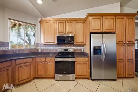 Kitchen - 5051 E 37 St, Yuma, AZ 85365 photo 3 of 3