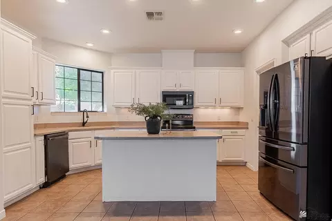 Kitchen - 12170 E 33 Pl, Yuma, AZ 85367 photo 1 of 5