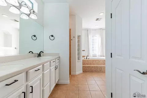 Bath - 12170 E 33 Pl, Yuma, AZ 85367 photo 1 of 5