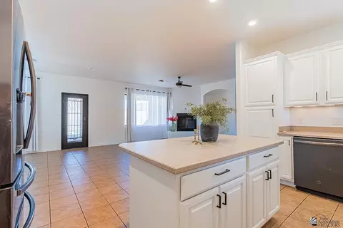 Kitchen - 12170 E 33 Pl, Yuma, AZ 85367 photo 3 of 5