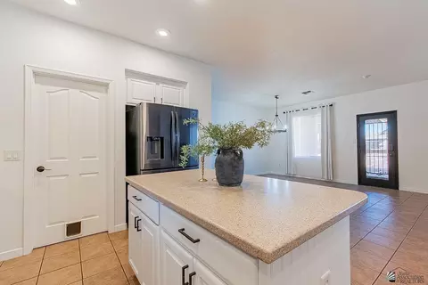 Kitchen - 12170 E 33 Pl, Yuma, AZ 85367 photo 2 of 5