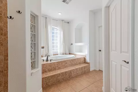 Bath - 12170 E 33 Pl, Yuma, AZ 85367 photo 2 of 5
