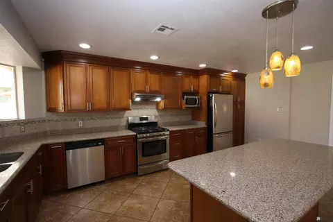Kitchen - 7244 E 24 Ln, Yuma, AZ 85365 photo 5 of 5