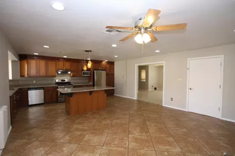 Living - 7244 E 24 Ln, Yuma, AZ 85365 photo 2 of 4