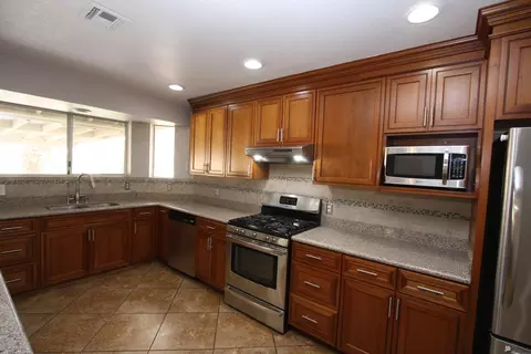 Kitchen - 7244 E 24 Ln, Yuma, AZ 85365 photo 4 of 5