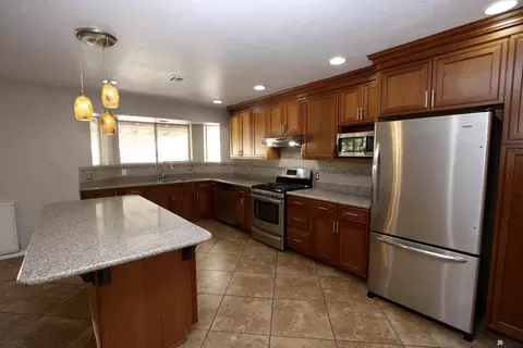 Kitchen - 7244 E 24 Ln, Yuma, AZ 85365 photo 2 of 5