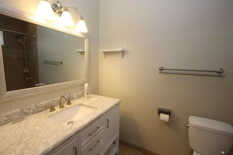 Bath - 7244 E 24 Ln, Yuma, AZ 85365 photo 3 of 5