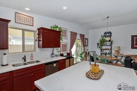 Kitchen - 11671 E 33 Way, Yuma, AZ 85367 photo 4 of 6