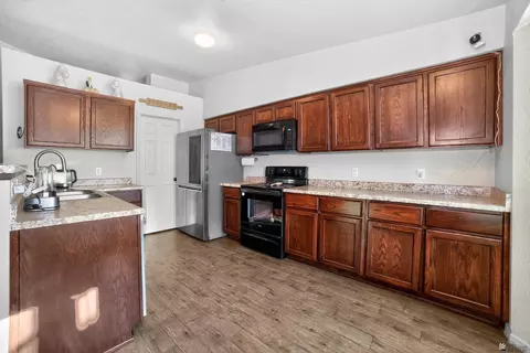 Kitchen - 4248 S Cedar Ave, Yuma, AZ 85365 photo 2 of 4