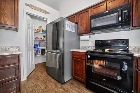 Kitchen - 4248 S Cedar Ave, Yuma, AZ 85365 photo 3 of 4