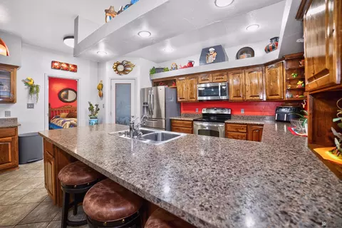 Kitchen - 14580 E 49 St, Yuma, AZ 85367 photo 5 of 5